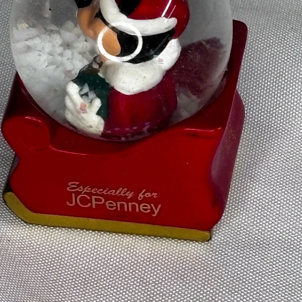 Disney Mickey Mouse‎ Festive Snow Globe